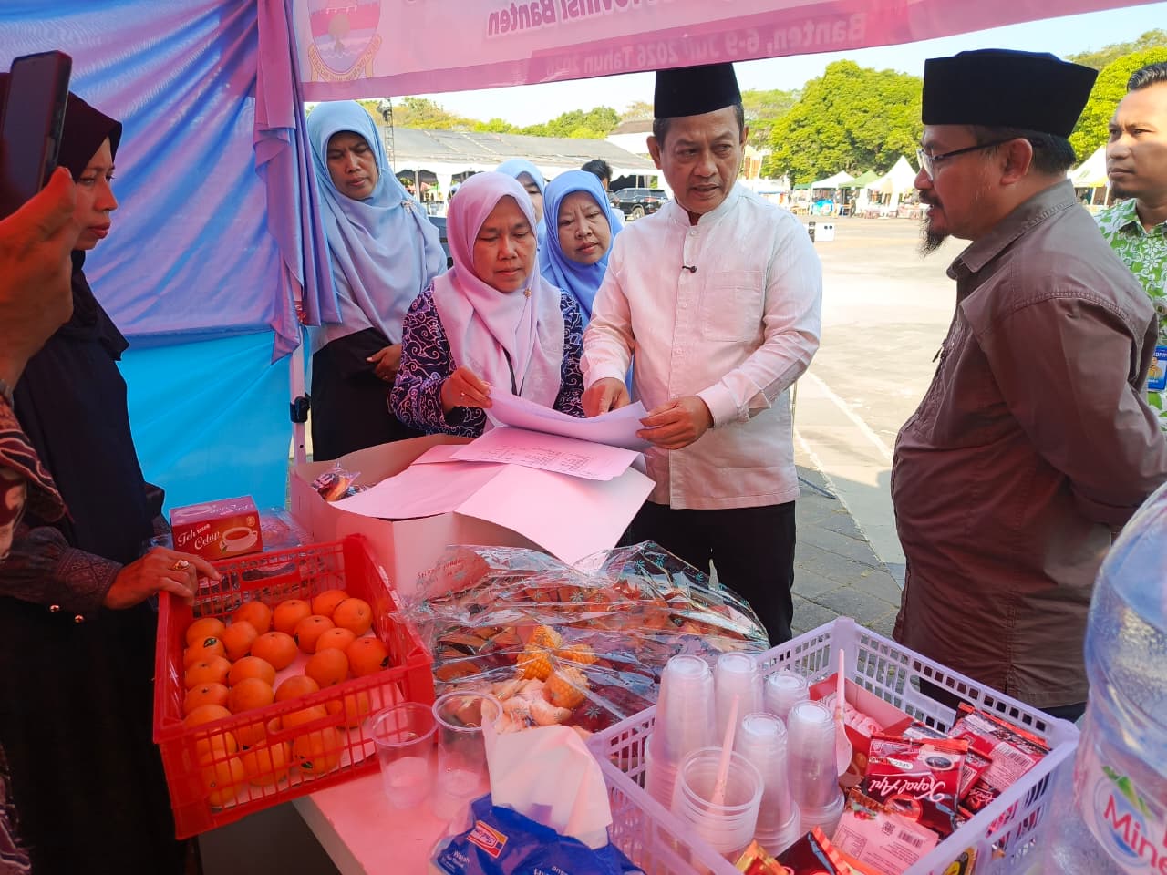 Wakil Bupati Serang Muhammad Najib Hamas yang meninjau lokasi pelayanan di kawasan Pusat Pemerintahan Provinsi Banten (KP3B), Curug, Kota Serang, Kamis, 9 Juli 2026.