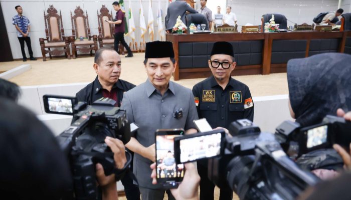 Wakil Gubernur Banten Achmad Dimyati Natakusumah menyampaikan pendapat pemerintah terhadap Raperda Penyelenggaraan Pendidikan dalam Rapat Paripurna DPRD Provinsi Banten di Kota Serang, Minggu (5/7/2026).