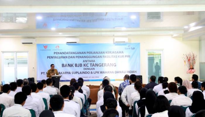 Wakil Wali Kota Tangerang Maryono menghadiri penandatanganan kerja sama penyaluran KUR Pekerja Migran Indonesia bersama Bank BJB, perusahaan penempatan, dan lembaga pelatihan sebagai upaya memperluas kesempatan kerja ke luar negeri.