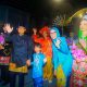 Wakil Wali Kota Tangerang Selatan Pilar Saga Ichsan memimpin defile kontingen Tangsel pada Karnaval Budaya APEKSI 2026 di Kota Medan dengan menampilkan perpaduan budaya Betawi dan Tionghoa.