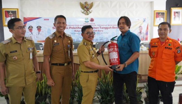 Wali Kota Tangerang, Sachrudin, membuka Pelatihan Kelurahan Tangguh Bencana (KTB) di Kelurahan Jurumudi Baru sebagai upaya memperkuat kesiapsiagaan masyarakat dalam menghadapi potensi bencana.