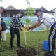 Wali Kota Tangerang Sachrudin mengikuti aksi tanam pohon pada rangkaian Rakernas XVIII Apeksi di Taman Candika, Kota Medan, sebagai bentuk komitmen menjaga kelestarian lingkungan.