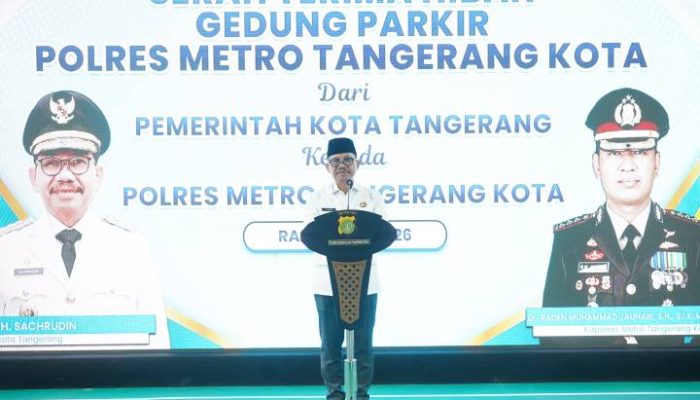 Wali Kota Tangerang Sachrudin menyerahkan hibah Gedung Parkir senilai Rp20,9 miliar kepada Kapolres Metro Tangerang Kota Kombes Pol Raden Muhammad Jauhari sebagai bentuk sinergi untuk meningkatkan pelayanan publik dan keamanan di Kota Tangerang