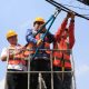 Proses penataan jaringan utilitas bawah tanah di Kota Tangerang melalui relokasi kabel udara secara bertahap.
