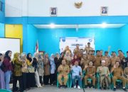 Anggota Komisi IV DPRD Kabupaten Serang Ahmad Muhibbin saat menyampaikan materi sosialisasi pengelolaan persampahan berbasis masyarakat di Kecamatan Tirtayasa, Selasa (11/8/2026). Ia mengusulkan konsep 5R sebagai solusi memperkuat penanganan sampah di Kabupaten Serang.