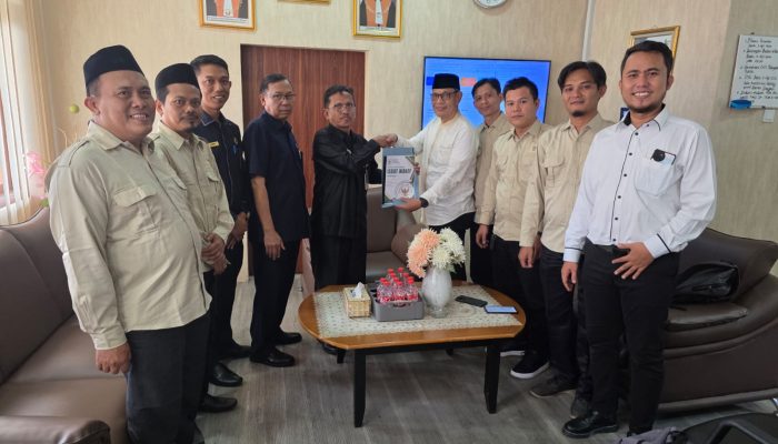Jajaran BWI Kota Serang melakukan audiensi dengan Pengadilan Agama Serang untuk mengusulkan program isbat wakaf sebagai langkah memperkuat kepastian hukum dan perlindungan aset wakaf.