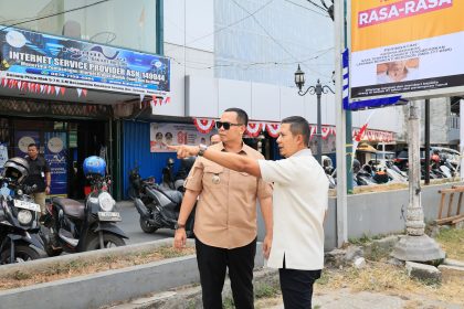 Wali Kota Serang Budi Rustandi membahas rencana menghubungkan Pasar Lama, Royal Baru dan Alun-Alun sebagai sentral ekonomi baru