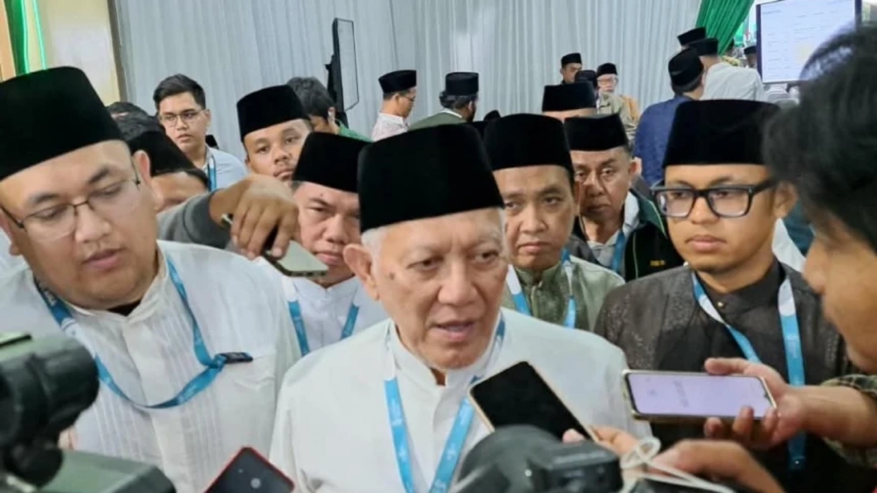 KH Abdul Hakim Mahfudz atau Gus Kikin saat menghadiri kegiatan Nahdlatul Ulama. Namanya menjadi salah satu figur yang banyak diperbincangkan dalam bursa Ketua Umum PBNU menjelang penetapan kepemimpinan baru.