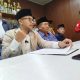 KH Abdussalam Shohib atau Gus Salam menyampaikan keterangan kepada wartawan terkait dinamika Muktamar NU ke-35 di Jombang, termasuk dugaan intimidasi dan kekerasan terhadap peserta muktamar.