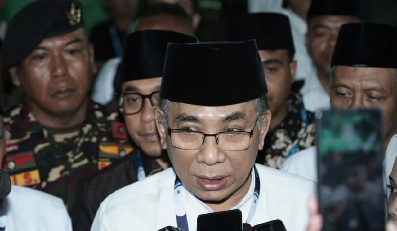 Ketua Umum PBNU KH Yahya Cholil Staquf menyampaikan keterangan kepada awak media usai kepengurusan PBNU dinyatakan demisioner pada rangkaian Muktamar ke-35 Nahdlatul Ulama di Jombang, Minggu (30/8/2026).
