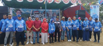 Ketua Demokrat Banten Iti Octavia Jayabaya mengikuti lomba balap karung bersama warga saat Pesta Rakyat HUT RI ke-81 di Kampung Turus, Kelurahan Penancangan, Kota Serang, Minggu, 23 Agustus 2026