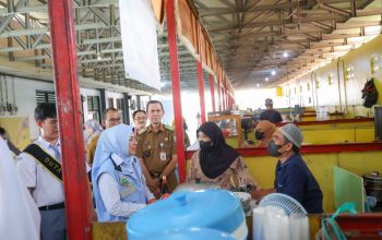 Ketua TP PKK Provinsi Banten, Tinawati Andra Soni, meninjau penerapan budaya hidup sehat di SMA Negeri 2 Tangerang saat penilaian Lomba Sekolah Sehat (LSS) 2026 tingkat Provinsi Banten.