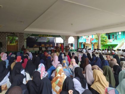 Mahfudz Sahari memberikan sambutan usai ditetapkan sebagai Lurah Pondok Pesantren Al-Fathaniyah periode 2022-2024 dalam Sidang Pleno IV MUSANTRI XVI di Aula Utama Pondok Pesantren Al-Fathaniyah, Tengkele, Kota Serang, Jumat (28/1/2022).