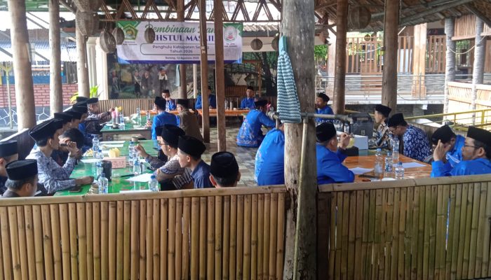 Penghulu Kabupaten Serang mengikuti kegiatan Bahtsul Masail dan pembinaan untuk memperkuat pemahaman fikih serta profesionalitas pelayanan pernikahan.