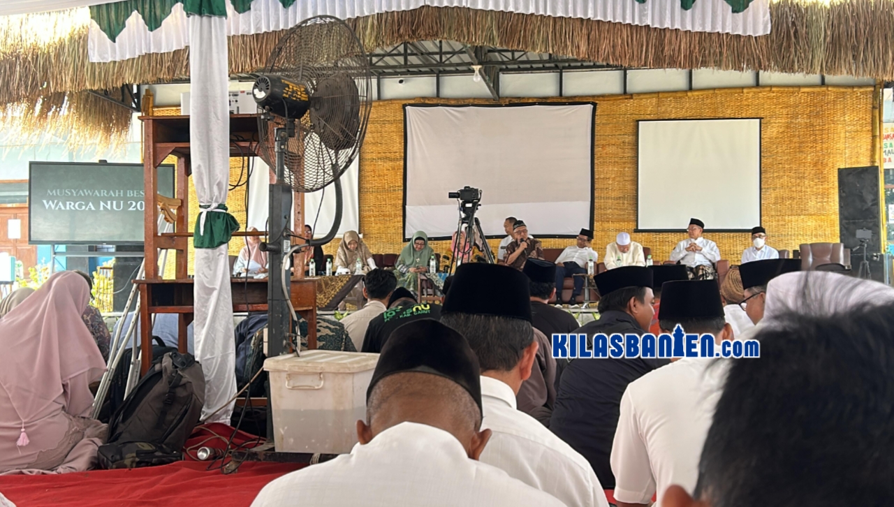 Ratusan peserta mengikuti Musyawarah Besar (Mubes) Warga NU 2026 di halaman Madrasah Aliyah Salafiyah Syafi'iyah (MASS) Seblak, Jombang, sebagai forum penyampaian aspirasi dan rekomendasi bagi masa depan Nahdlatul Ulama.