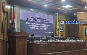 Juru Bicara Badan Anggaran (Banggar) DPRD Kabupaten Serang, Joko Santoso bersama pimpinan Pemerintah Kabupaten Serang saat rapat paripurna persetujuan APBD Perubahan Tahun Anggaran 2026, pada Rabu, 16 September 2026