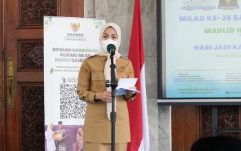 Bupati Serang Ratu Rachmatuzakiyah menghadiri Milad ke-26 Baznas Kabupaten Serang di Pendopo Bupati Serang, Selasa (15/9/2026), sekaligus menyerahkan berbagai bantuan sosial kepada masyarakat terdampak kekeringan dan erupsi Gunung Anak Krakatau.