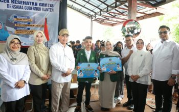 Gubernur Banten Andra Soni dan Wakil Gubernur Achmad Dimyati Natakusumah meninjau langsung layanan publik terpadu di Lapangan Dapur Leoz, Kecamatan Cikedal, Kabupaten Pandeglang, Selasa (02/09/2026).