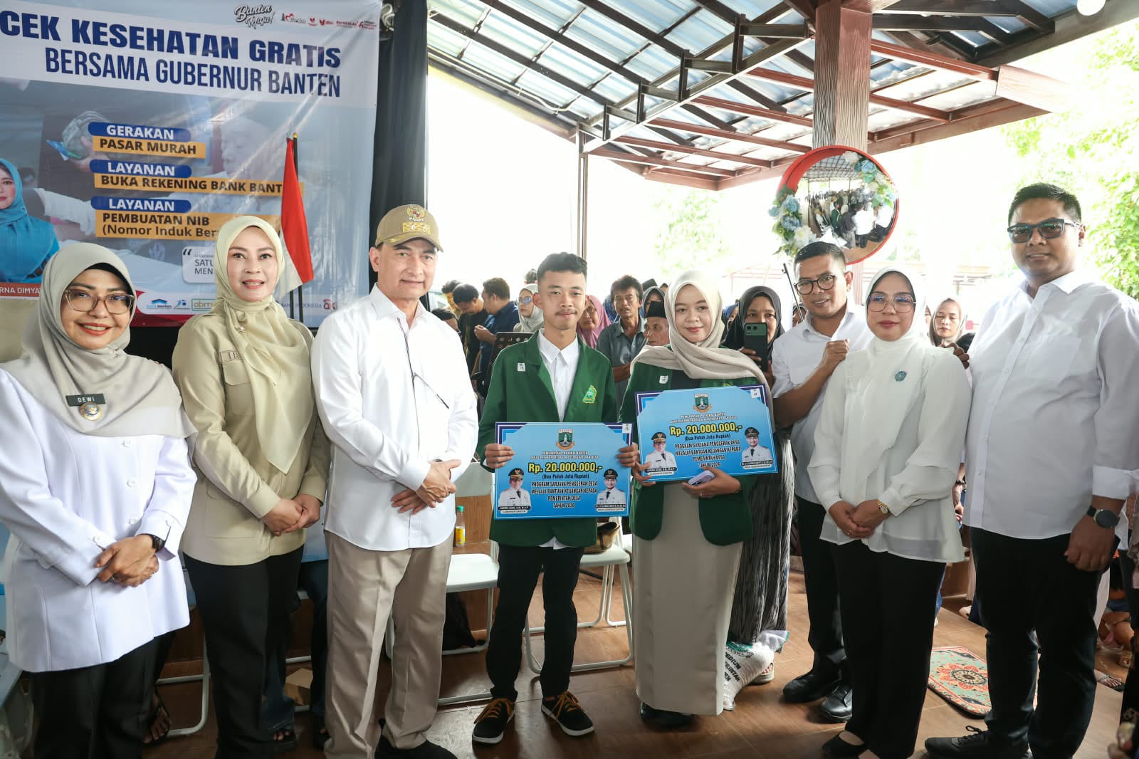 Gubernur Banten Andra Soni dan Wakil Gubernur Achmad Dimyati Natakusumah meninjau langsung layanan publik terpadu di Lapangan Dapur Leoz, Kecamatan Cikedal, Kabupaten Pandeglang, Selasa (02/09/2026).