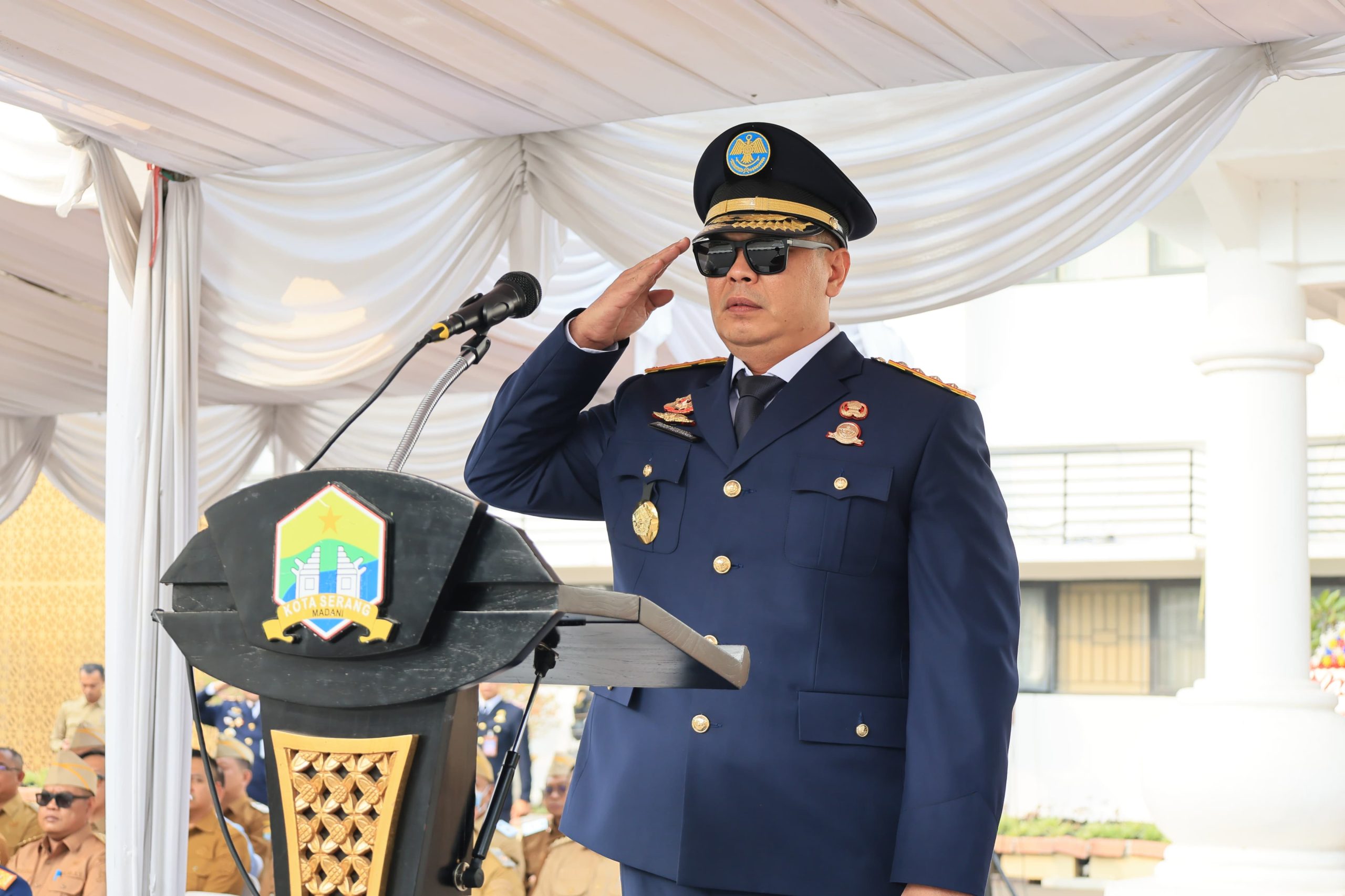 Wali Kota Serang Budi Rustandi memimpin jalannya upacara peringatan Hari Perhubungan Nasional 2026 di Lapangan Puspemkot Serang.