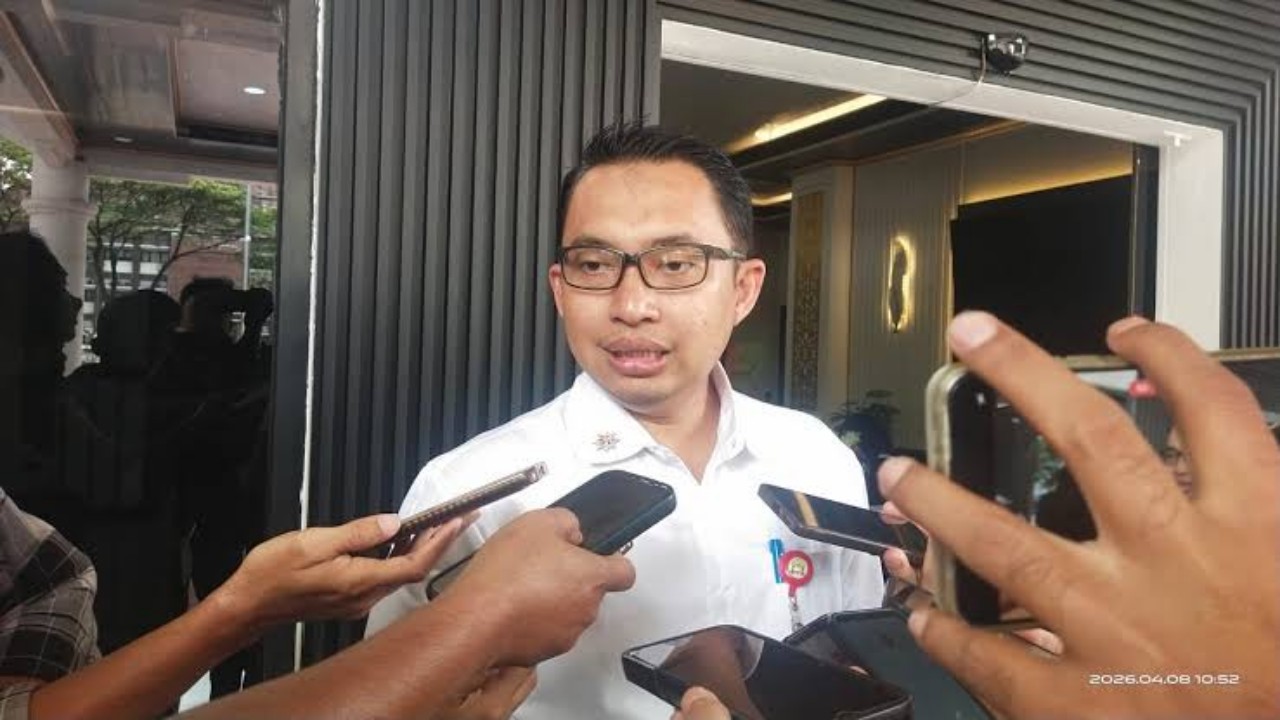 Kepala DLH Kota Serang Farach Richi menjelaskan penurunan PM2.5 dan arah sebaran abu Gunung Anak Krakatau.
