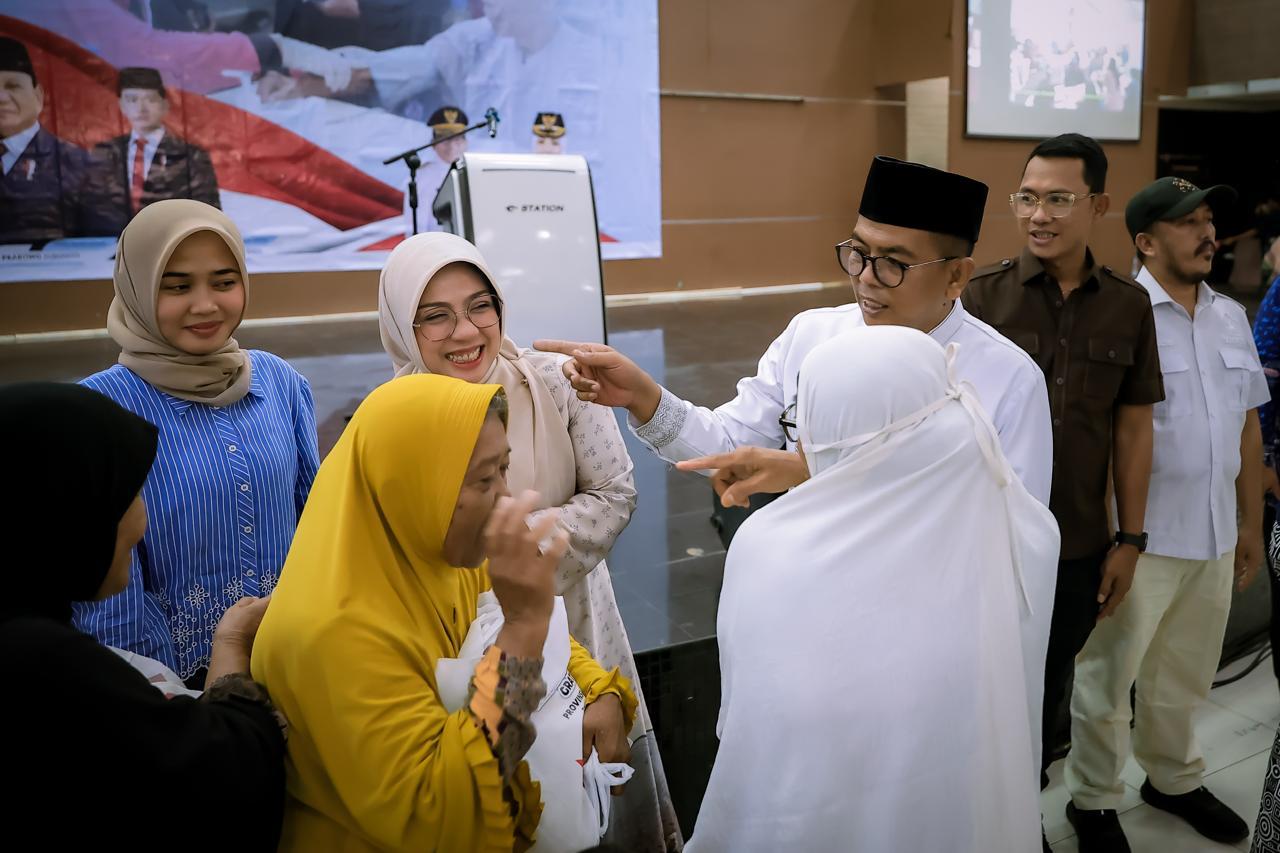 Ketua Fraksi Partai Gerindra DPRD Kabupaten Serang Ahmad Muhibbin mendampingi Gubernur Banten Andra Soni meninjau pelaksanaan Program Cek Kesehatan Gratis (CKG) di Universitas Faletehan, Kecamatan Kramatwatu, Kabupaten Serang.