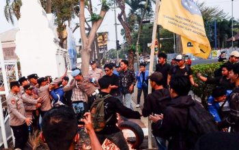 Aksi Refleksi 500 Tahun Kabupaten Serang, Sempat Ricuh di Depan DPRD, PMII Bawa 12 Tuntutan untuk Pemerintah
