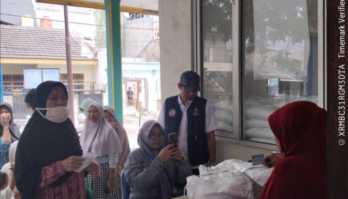 7.071 Warga Jatiuwung Tangerang Diguyur Beras 30 Kilogram, TKSK Turun Langsung Pastikan Bantuan Tepat Sasaran
