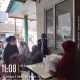 Petugas TKSK bersama aparatur Kecamatan Jatiuwung memantau proses penyaluran bantuan pangan beras kepada ribuan keluarga penerima manfaat di setiap kelurahan.