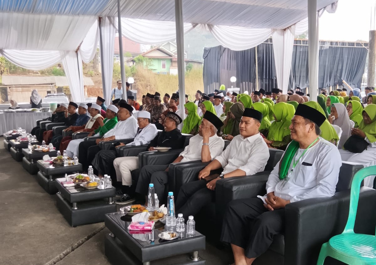 Prosesi peresmian Masjid Gus Dur di Situ Panjalu, Kabupaten Ciamis, dihadiri tokoh agama, pemerintah, dan perwakilan Jaringan Gusdurian sebagai bentuk penghormatan terhadap warisan pemikiran KH Abdurrahman Wahid.
