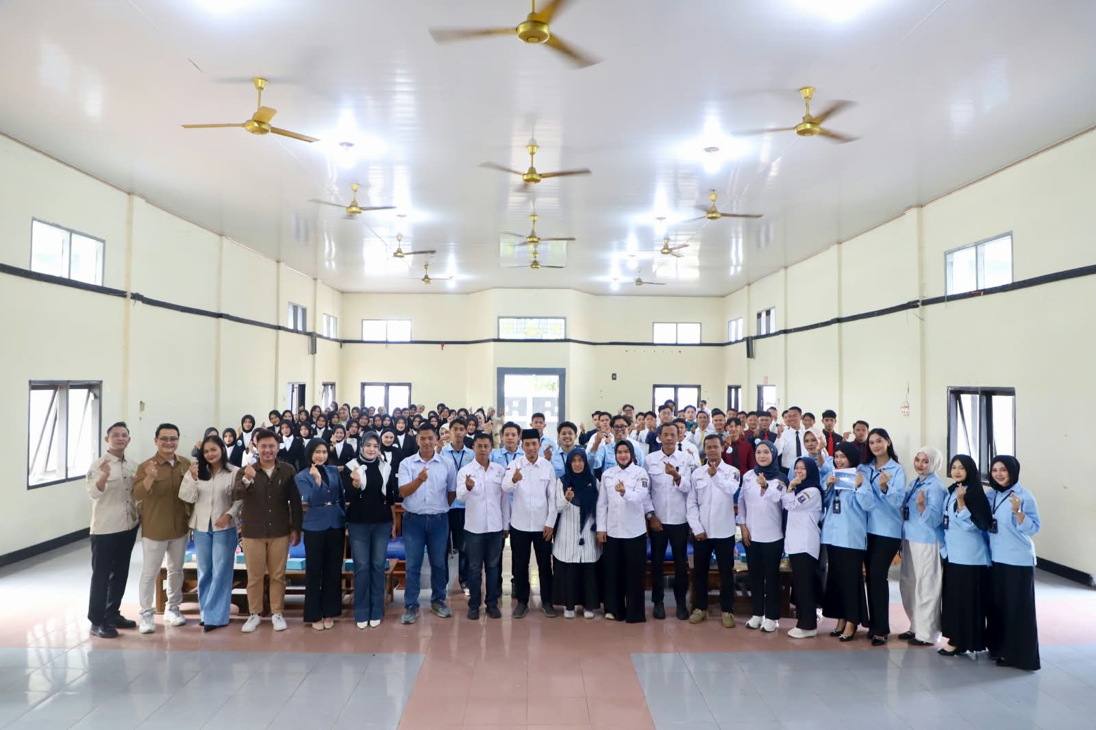Ratusan pelajar dan mahasiswa mengikuti seleksi administrasi Kang Nong Kabupaten Serang 2026 di Gedung KORPRI, Kota Serang. Ajang ini menjadi langkah awal mencari duta pariwisata dan promosi daerah.