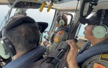 Sisir Perairan Banten, Helikopter HR-3604 Angkut Tim Khusus SAR dan Jurnalis Nasional