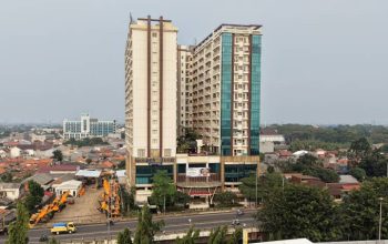 Suasana salah satu hotel di Kota Tangerang yang dipadati tamu selama penyelenggaraan Tangerang 10K 2026. Ajang olahraga tersebut mendorong lonjakan okupansi hotel sekaligus menggerakkan sektor pariwisata dan ekonomi daerah.
