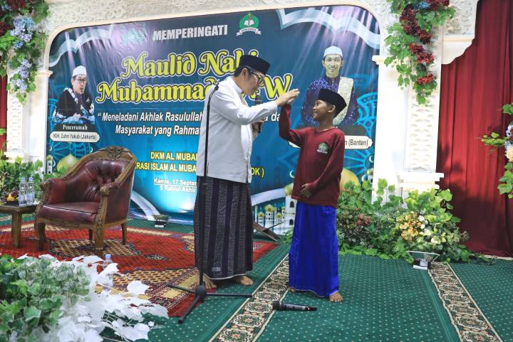 Wakil Wali Kota Tangerang Maryono Hasan menyampaikan sambutan saat menghadiri peringatan Maulid Nabi Muhammad SAW 1448 Hijriah di Masjid Al-Mubarak, Kelurahan Panunggangan, Kecamatan Pinang.