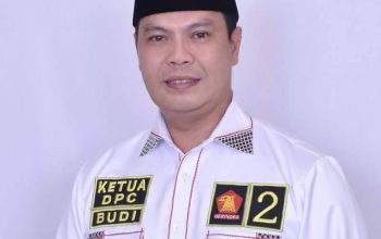Budi Rustandi saat memberikan keterangan pers usai kembali menerima mandat kepemimpinan sebagai Ketua DPC Gerindra Kota Serang.