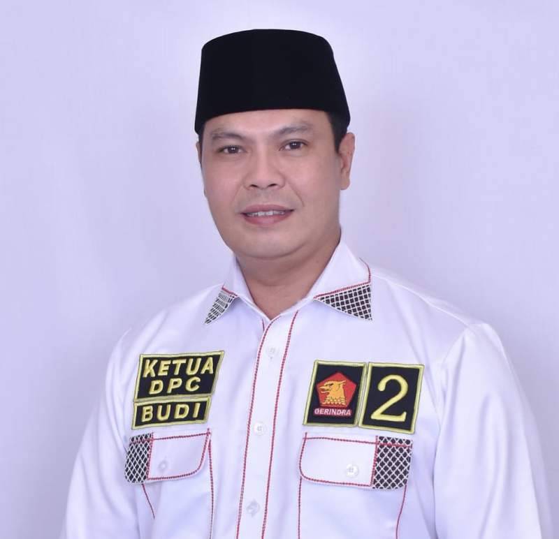 Budi Rustandi saat memberikan keterangan pers usai kembali menerima mandat kepemimpinan sebagai Ketua DPC Gerindra Kota Serang.