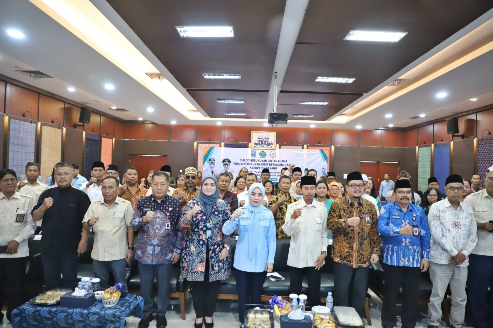 Bupati Serang Ratu Rachmatuzakiyah membuka Dialog Kerukunan Antarumat Beragama yang digelar FKUB Kabupaten Serang di Aula Surosowan Bank bjb KCK Banten, Kota Serang.