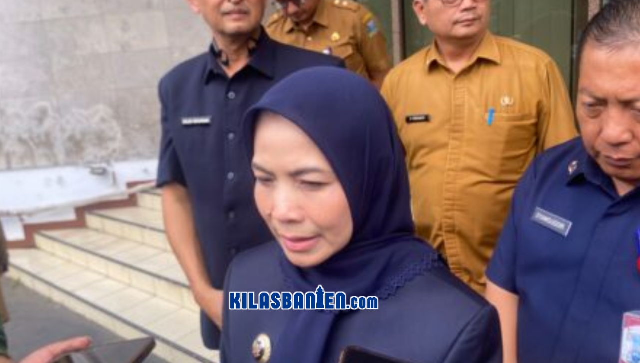 Bupati Serang Ratu Rachmatuzakiyah menyampaikan rencana pemanfaatan bekas Kantor BPBD Kabupaten Serang sebagai kantor cabang PT BPR Serang saat rapat paripurna di DPRD Kabupaten Serang, Selasa (20/10/2026).
