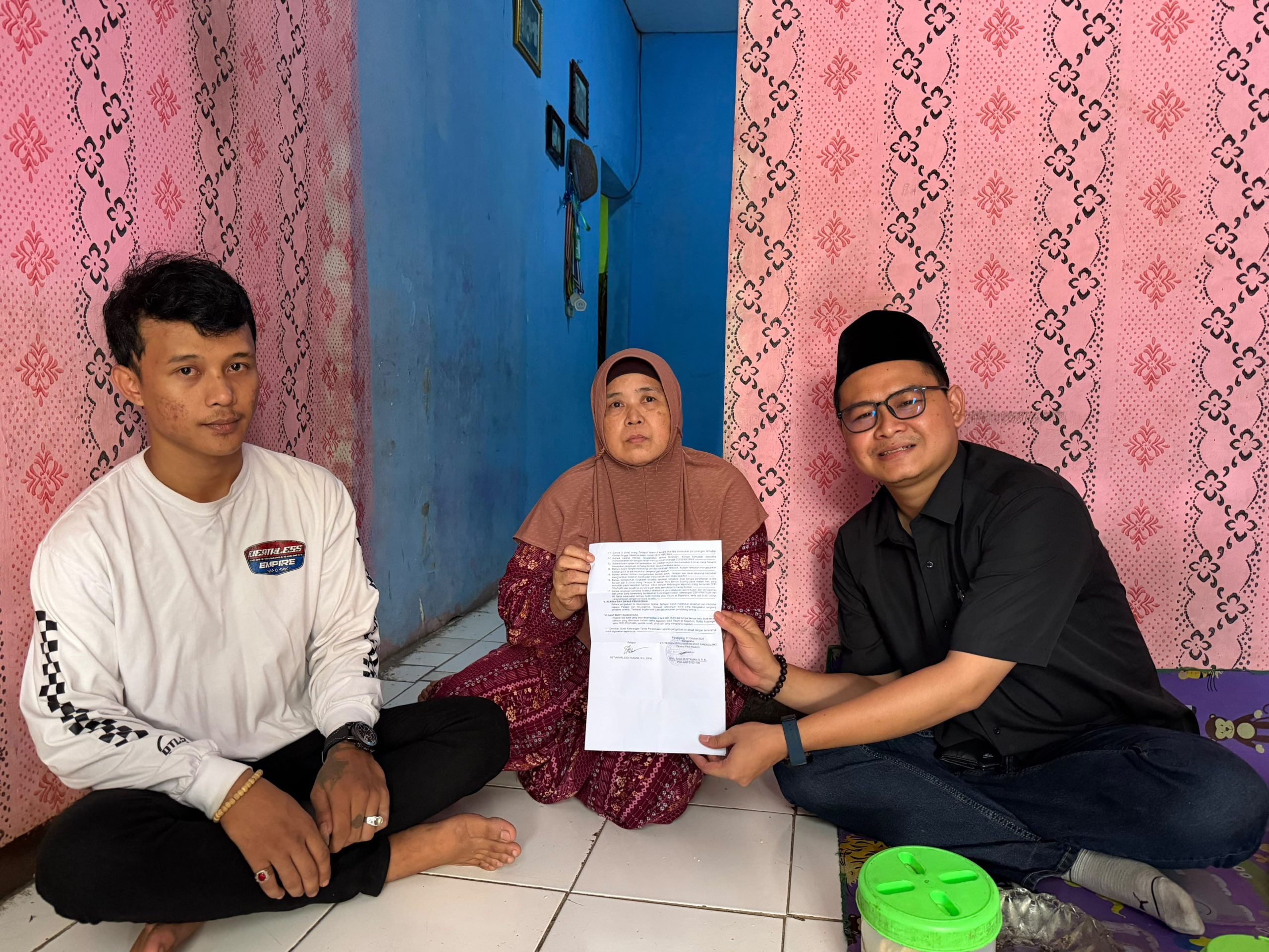 Direktur LBH PMII Banten bersama tim Santri Lawyer mendampingi korban dugaan pengeroyokan di Kabupaten Pandeglang serta mendesak kepolisian mempercepat proses penyidikan kasus tersebut.
