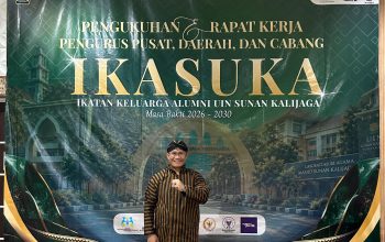Dr. Masykur, M.Hum., saat dikukuhkan sebagai Ketua Pengurus Daerah IKASUKA Banten periode 2026–2030 dalam rangkaian peringatan 75 tahun UIN Sunan Kalijaga Yogyakarta.