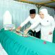Sambut HUT Ke-26 Banten, Andra Soni Ziarah ke Makam Sultan dan Salurkan Bantuan untuk Warga