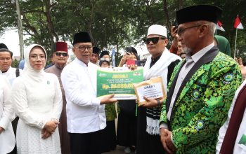 Gubernur Banten Andra Soni menghadiri Karnaval Panjang Mulud tingkat Provinsi Banten di Halaman Gedung Negara Provinsi Banten, Kota Serang, Sabtu (3/10/2026), sekaligus mendorong tradisi tersebut masuk dalam Kalender Acara Nusantara.