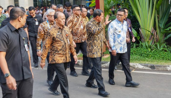 Banten Sabet 3 Penghargaan Nasional, Andra Soni Tegaskan Ekonomi Digital Jadi Mesin Baru Pertumbuhan Daerah
