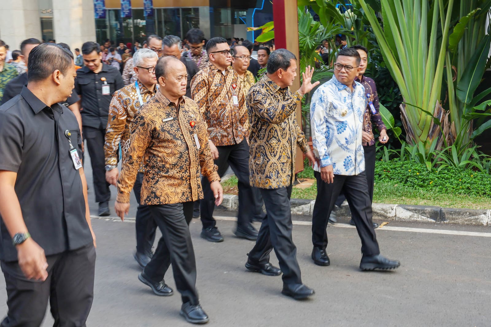 Gubernur Banten Andra Soni menghadiri pembukaan FEKDI dan IFSE 2026 di Jakarta International Convention Center (JICC). Ajang tersebut mengantarkan Provinsi Banten meraih tiga penghargaan nasional di bidang ekonomi dan keuangan digital.