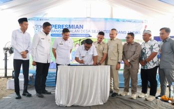 Gubernur Banten Andra Soni meresmikan pembangunan ruas jalan desa dalam Program Bang Andra yang memperkuat akses masyarakat menuju pusat ekonomi, sekolah, dan layanan kesehatan di berbagai wilayah Banten.