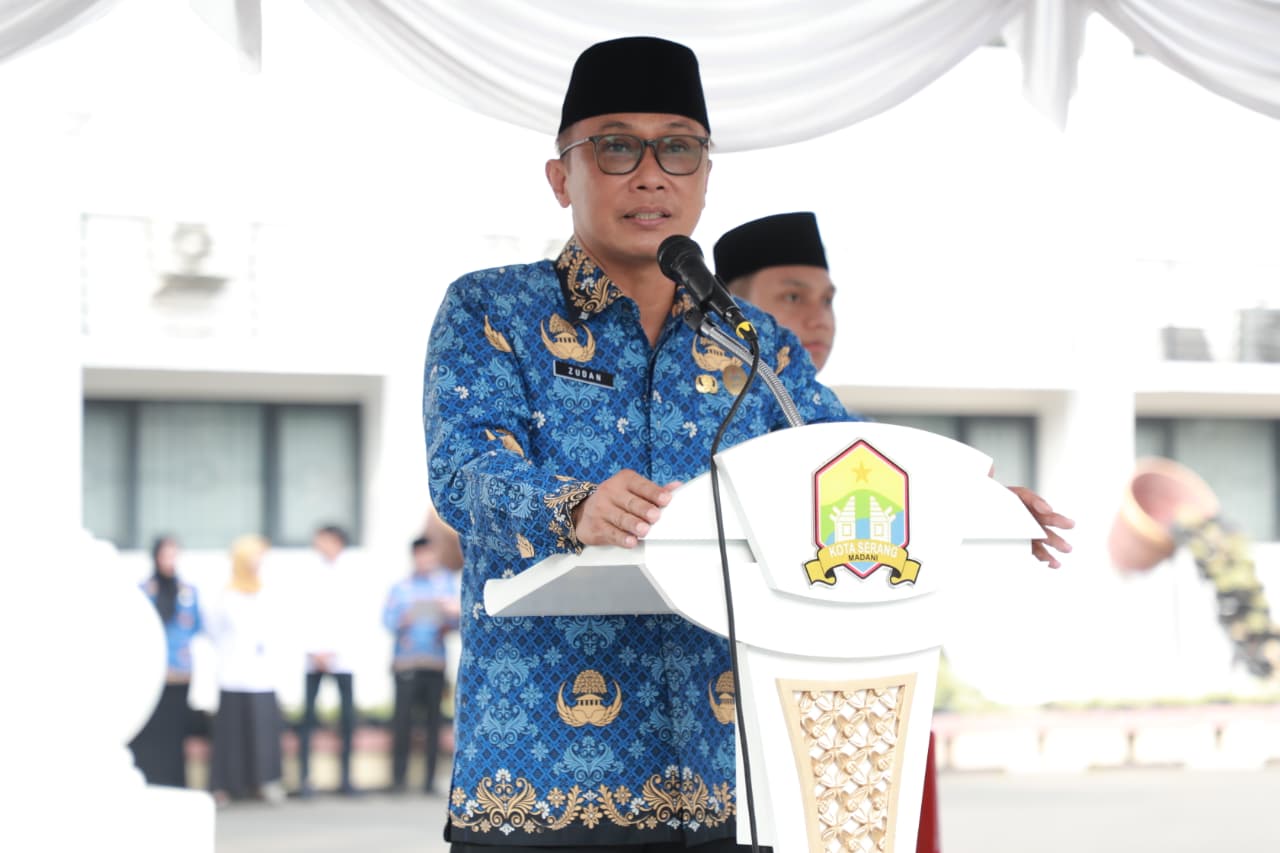 Kepala BKN Prof Zudan Arif Fakrulloh saat memberikan amanat apel pagi di Lapangan Puspemkot Serang.