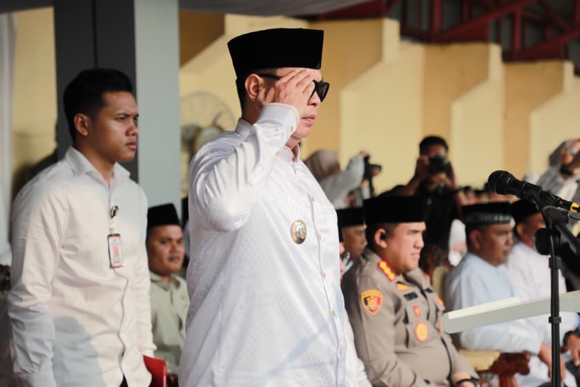 Wali Kota Serang Budi Rustandi saat memimpin apel massal peringatan hari besar kaum santri di kawasan Stadion Maulana Yusuf.