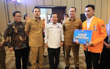 Wali Kota Budi Rustandi saat meluncurkan program Serang Cerdas untuk menjamin biaya kuliah anak miskin berprestasi.