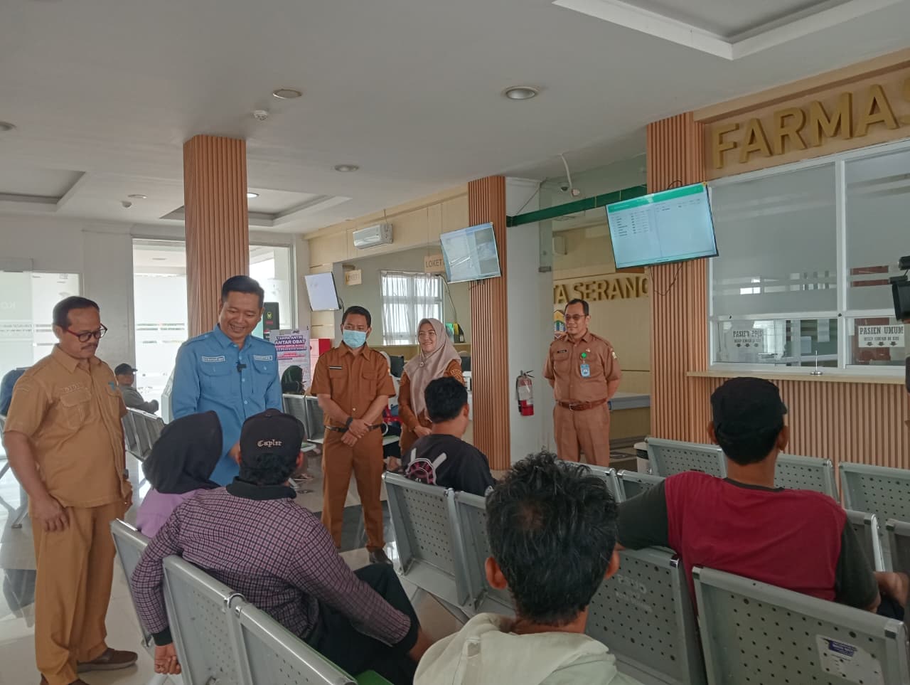 Direktur RSUD Kota Serang dr. H. A. Humariadi mengimbau peserta BPJS Kesehatan menggunakan aplikasi Mobile JKN untuk mempermudah pendaftaran dan antrean rawat jalan.