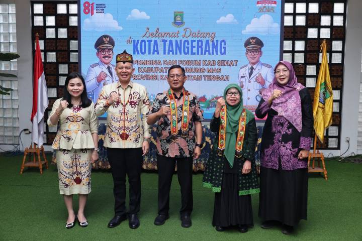 Kepala Bappeda Kota Tangerang bersama jajaran Pemerintah Kabupaten Gunung Mas saat kegiatan studi tiru program Kota Sehat di Pusat Pemerintahan Kota Tangerang.
